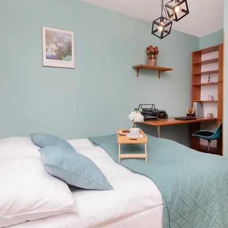 Apartment Subtle And Cosy With Furnished Balcony In By Renters *